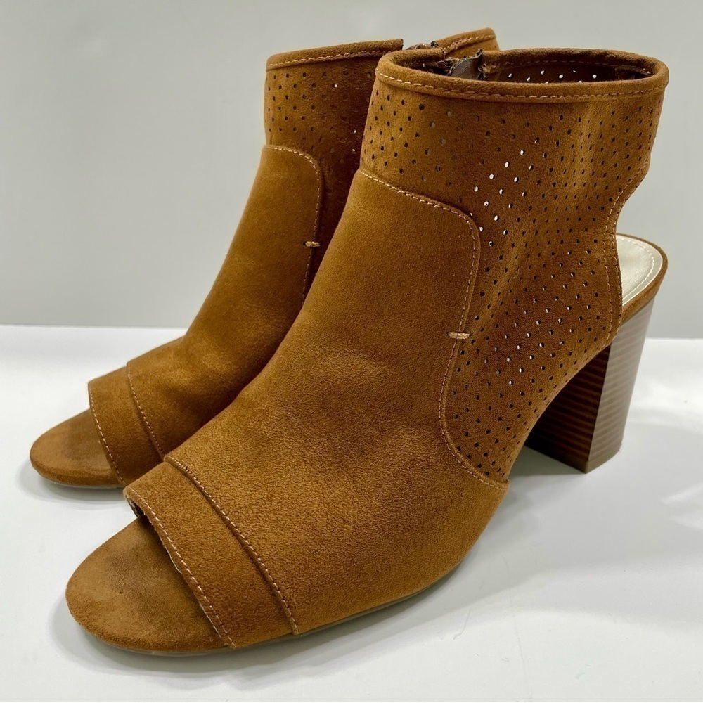 a.n.a. Tasha Women’s Peep Toe Zip Up Block Heel Booties Color Whiskey Size 9.5
